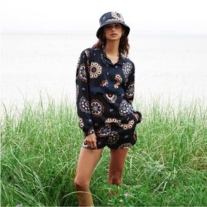 KITH | Flynn Scarf Print Half Zip | Navy | Silk | Woman’s Size Small‎